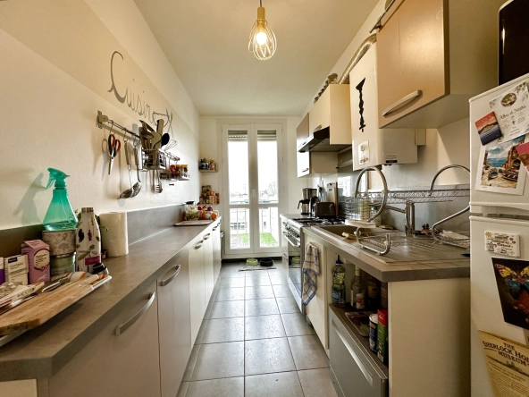 Appartement 3 chambres à Niort avec balcon et parking, à vendre 