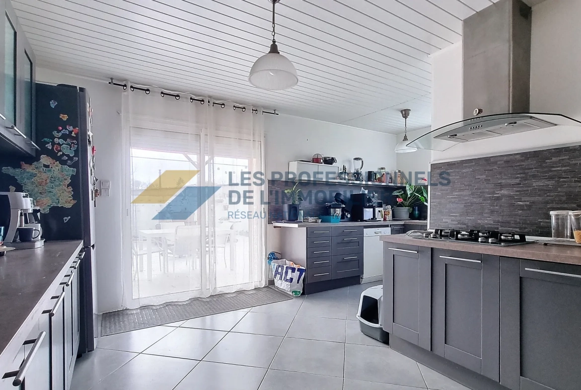 Ferme rénovée avec deux maisons, dépendances et grand terrain à Égreville 