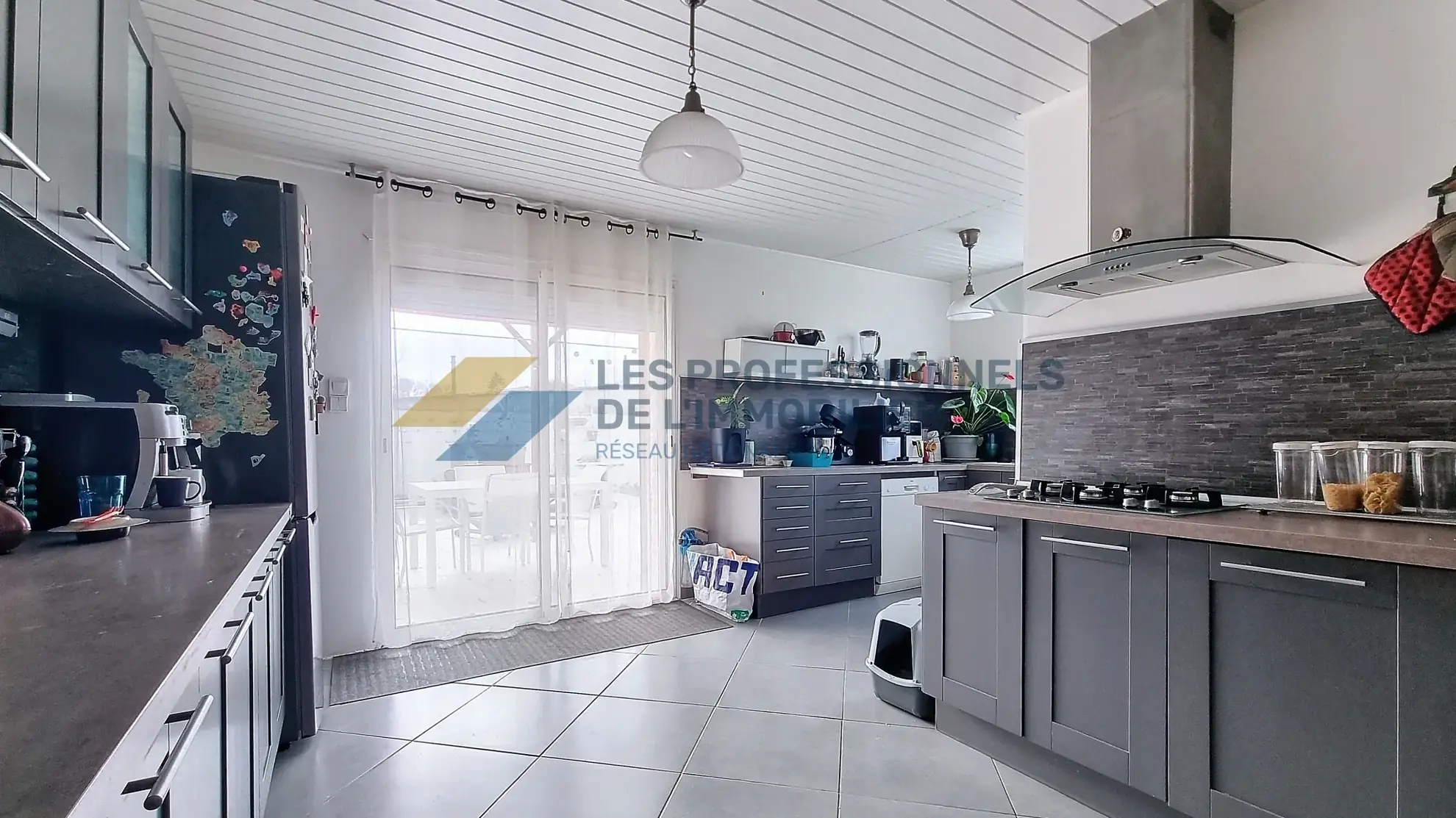 Ferme rénovée avec deux maisons, dépendances et grand terrain à Égreville 