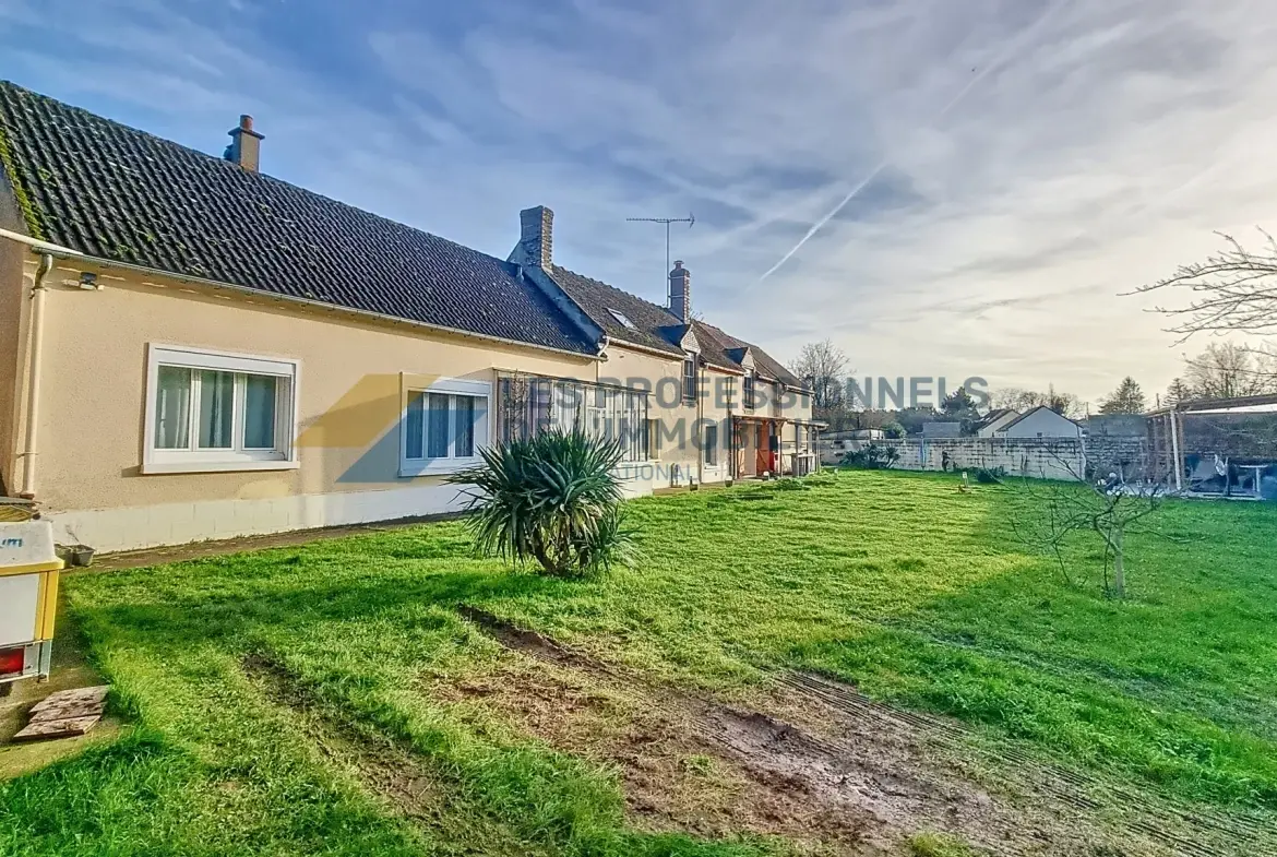 Ferme rénovée avec deux maisons, dépendances et grand terrain à Égreville 
