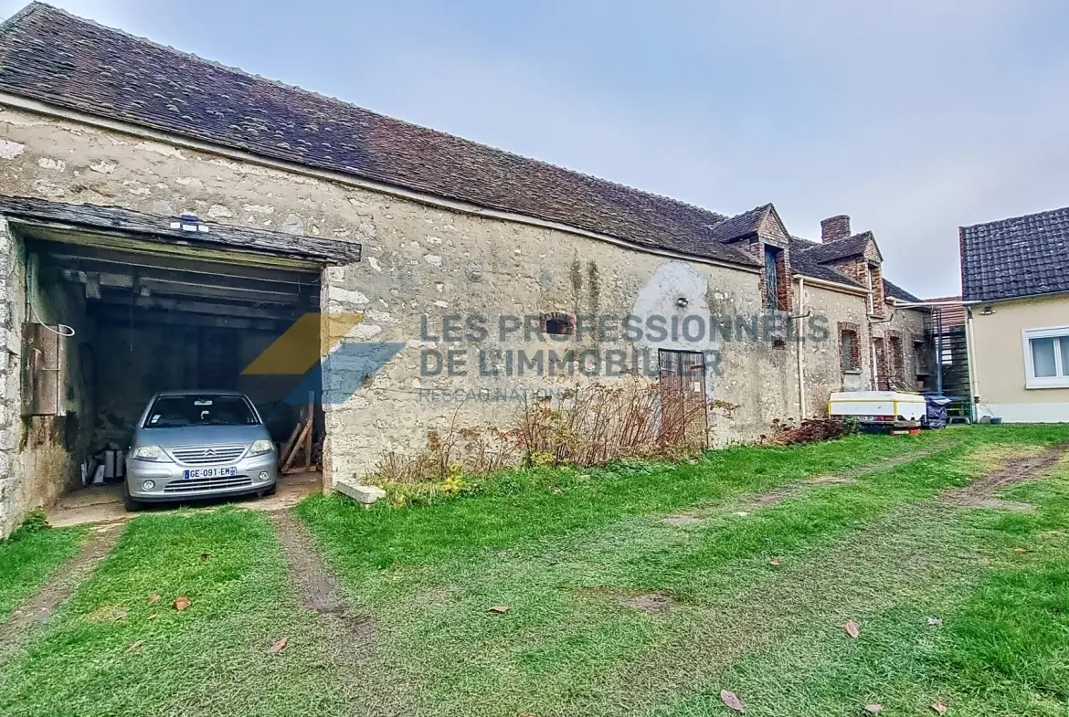 Ferme rénovée avec deux maisons, dépendances et grand terrain à Égreville 