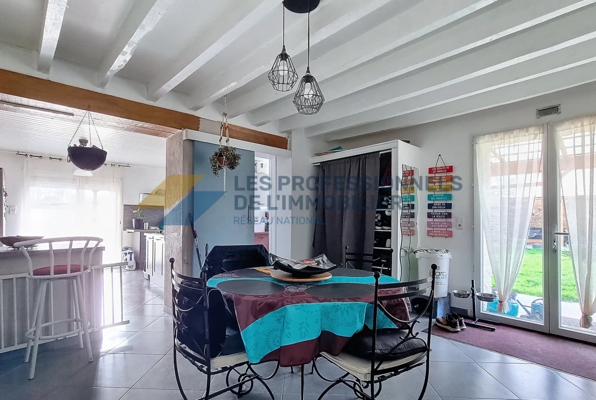 Ferme rénovée avec deux maisons, dépendances et grand terrain à Égreville 