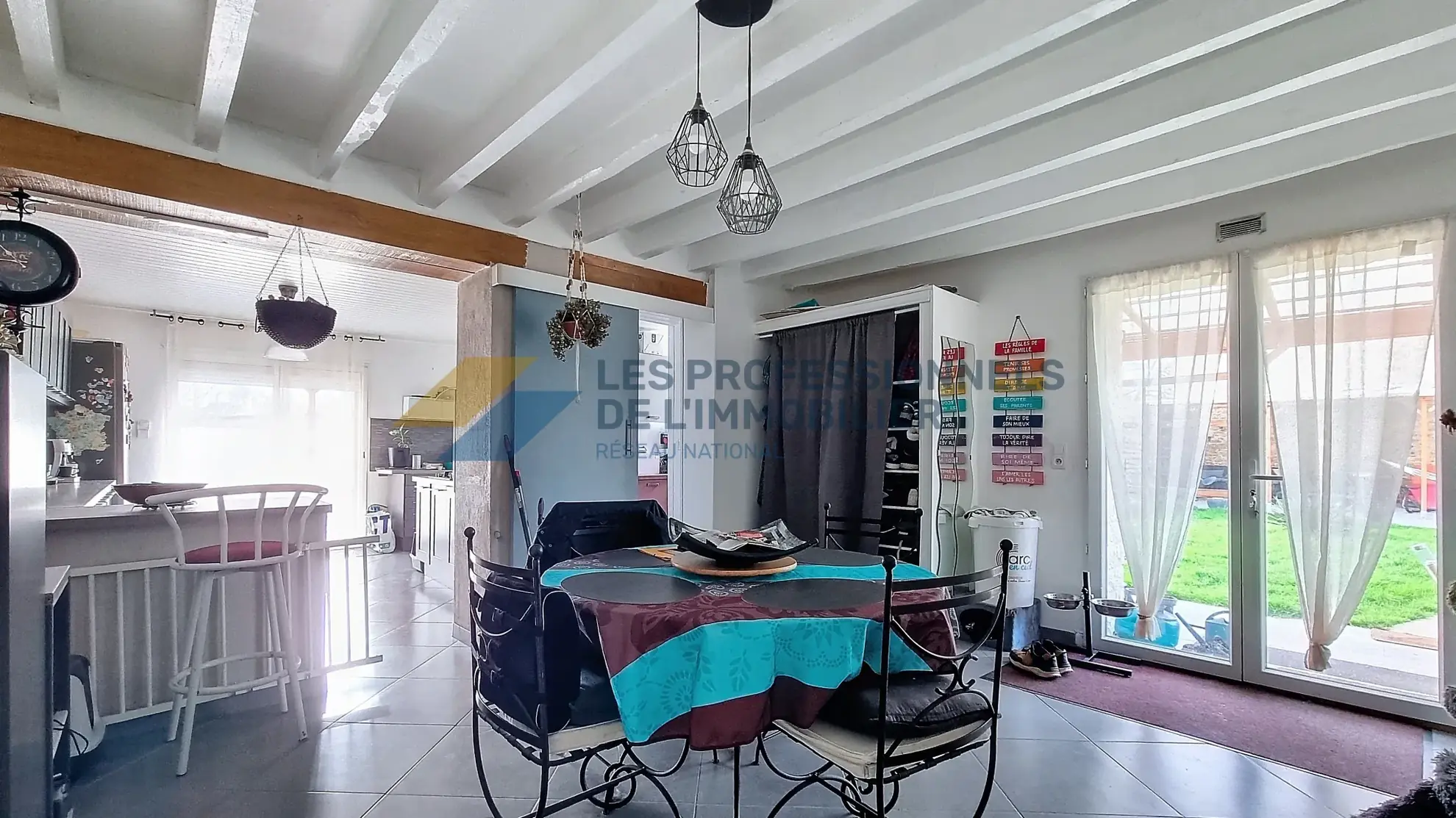 Ferme rénovée avec deux maisons, dépendances et grand terrain à Égreville 