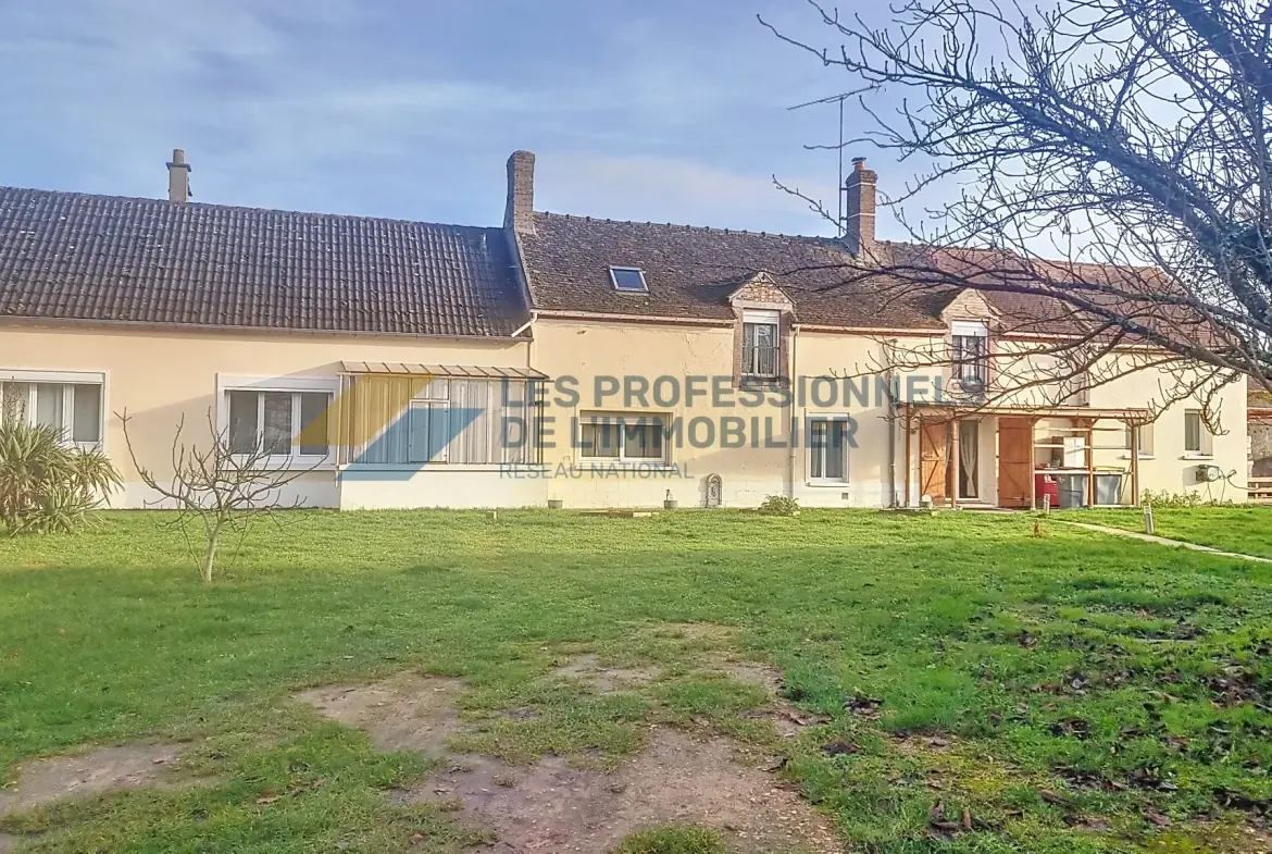 Ferme rénovée avec deux maisons, dépendances et grand terrain à Égreville 