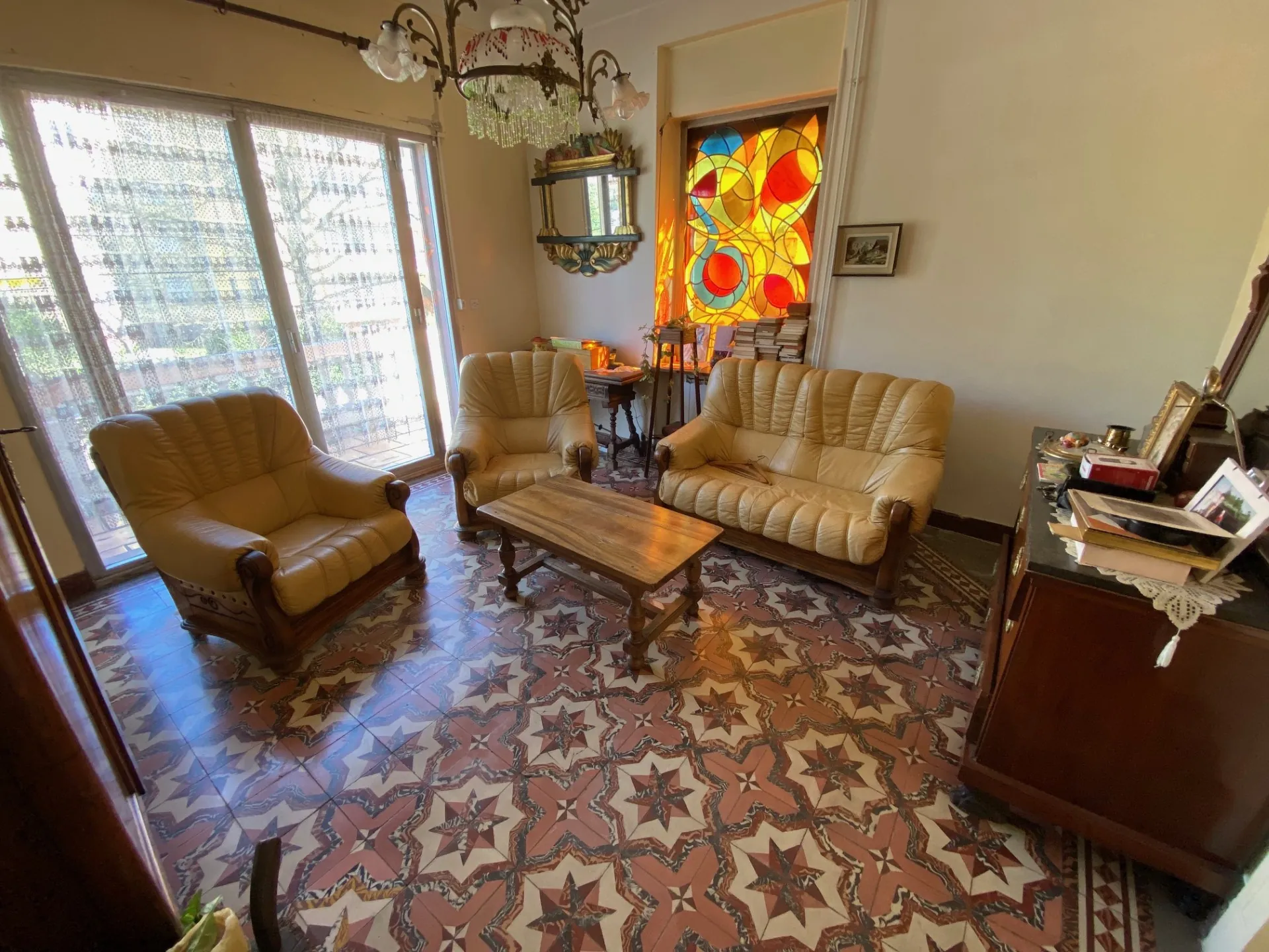 Maison avec deux appartements, jardin et garage à Nîmes - Potentiel de rénovation 