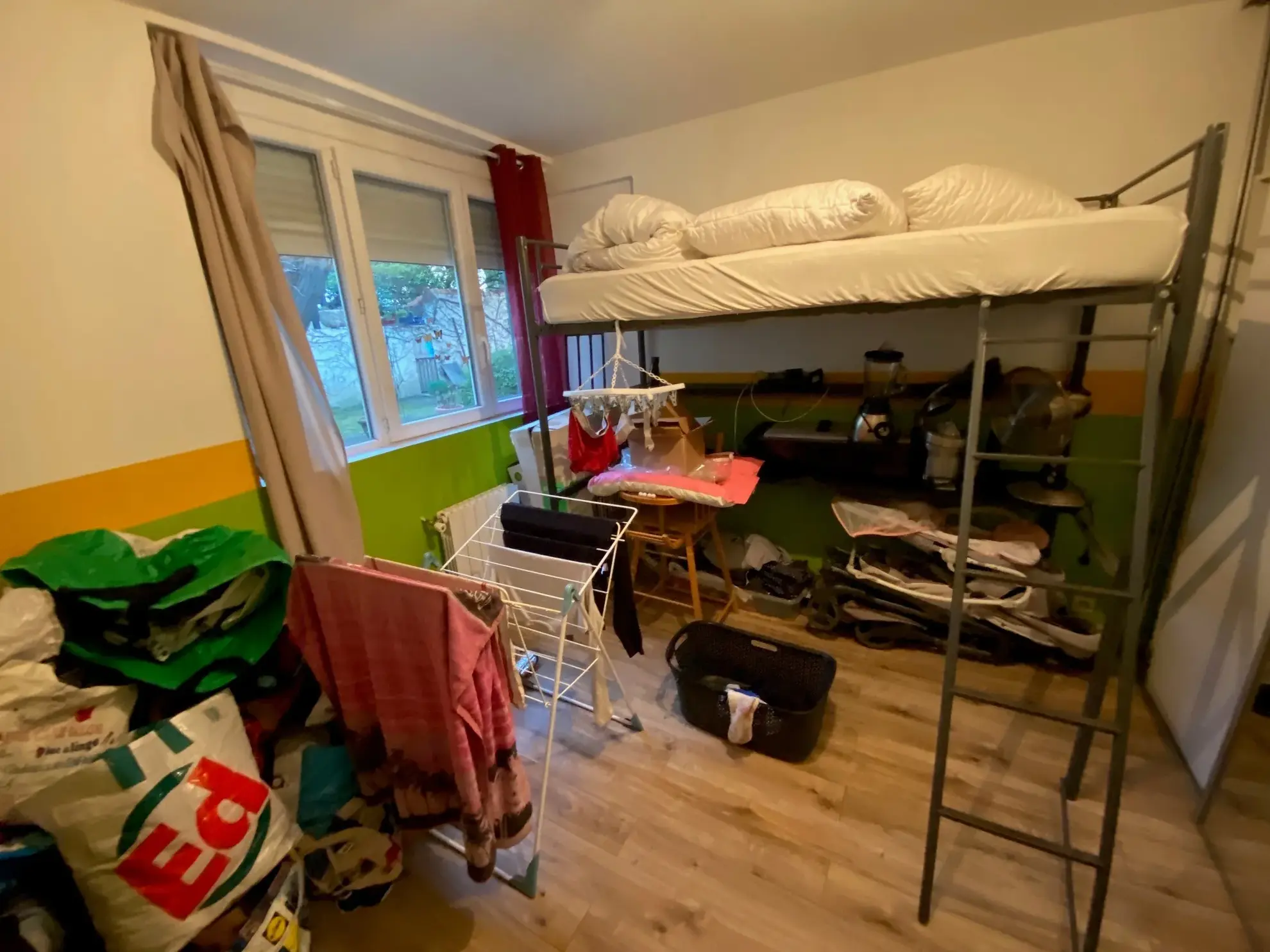 Maison avec deux appartements, jardin et garage à Nîmes - Potentiel de rénovation 