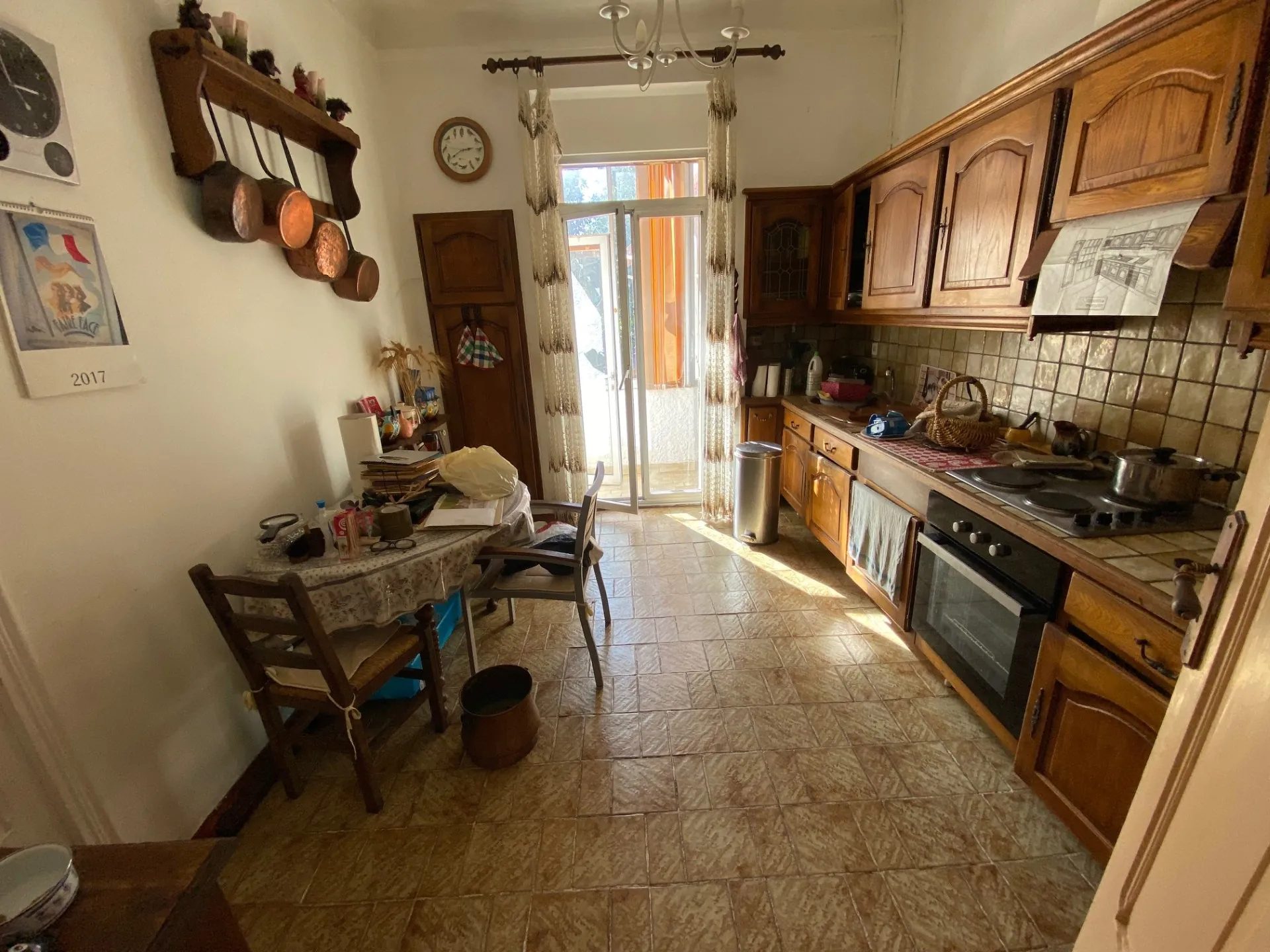 Maison avec deux appartements, jardin et garage à Nîmes - Potentiel de rénovation 
