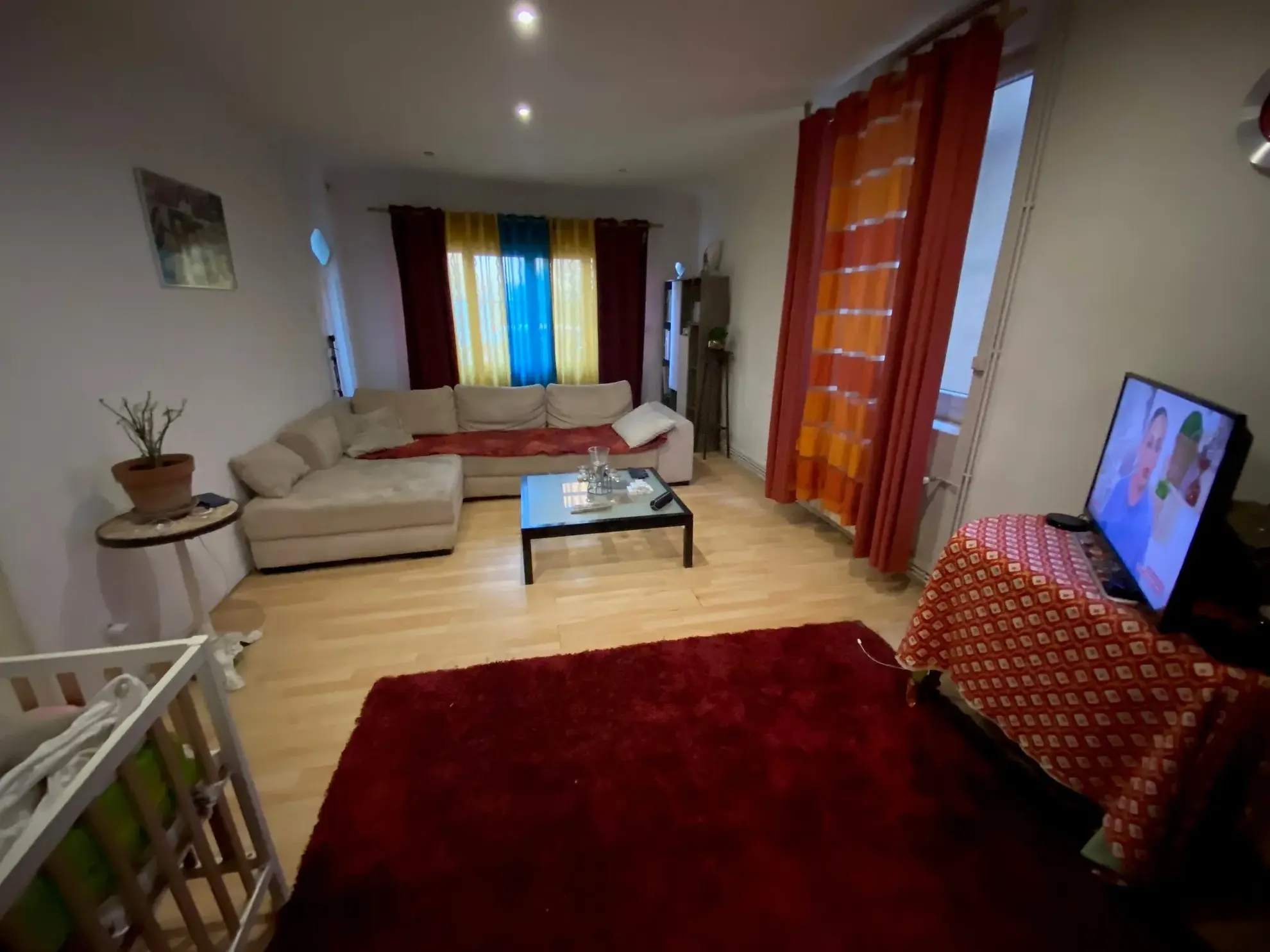 Maison avec deux appartements, jardin et garage à Nîmes - Potentiel de rénovation 