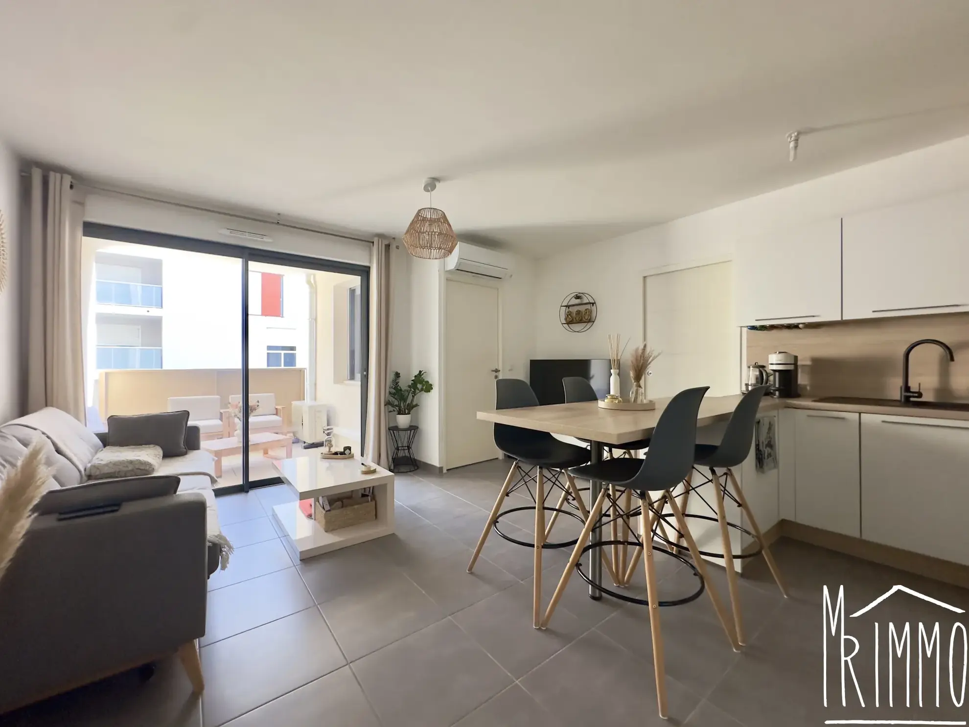 Vente Appartement 2 pièces à Montpellier Ovale avec terrasse et parking privé 
