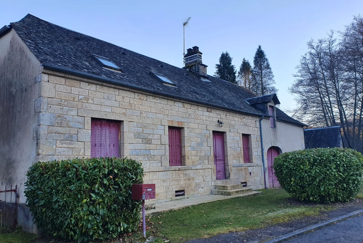 Maison de charme en pierre avec terrain et ruisseau à Espagnac, Corrèze 