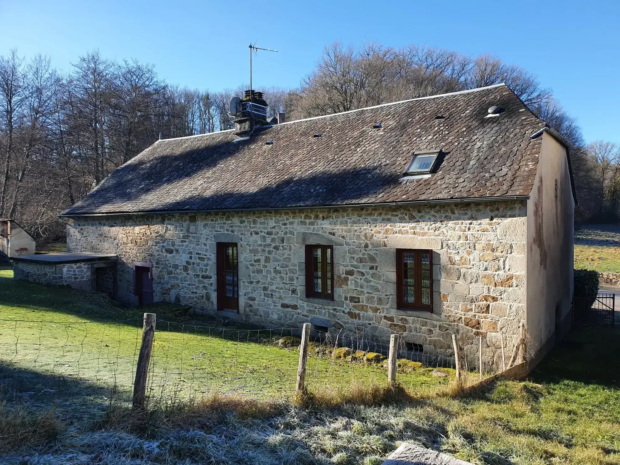 Maison de charme en pierre avec terrain et ruisseau à Espagnac, Corrèze 