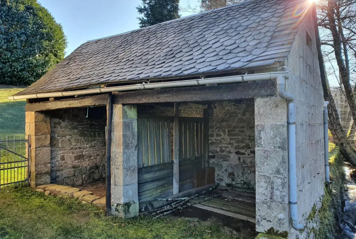 Maison de charme en pierre avec terrain et ruisseau à Espagnac, Corrèze 
