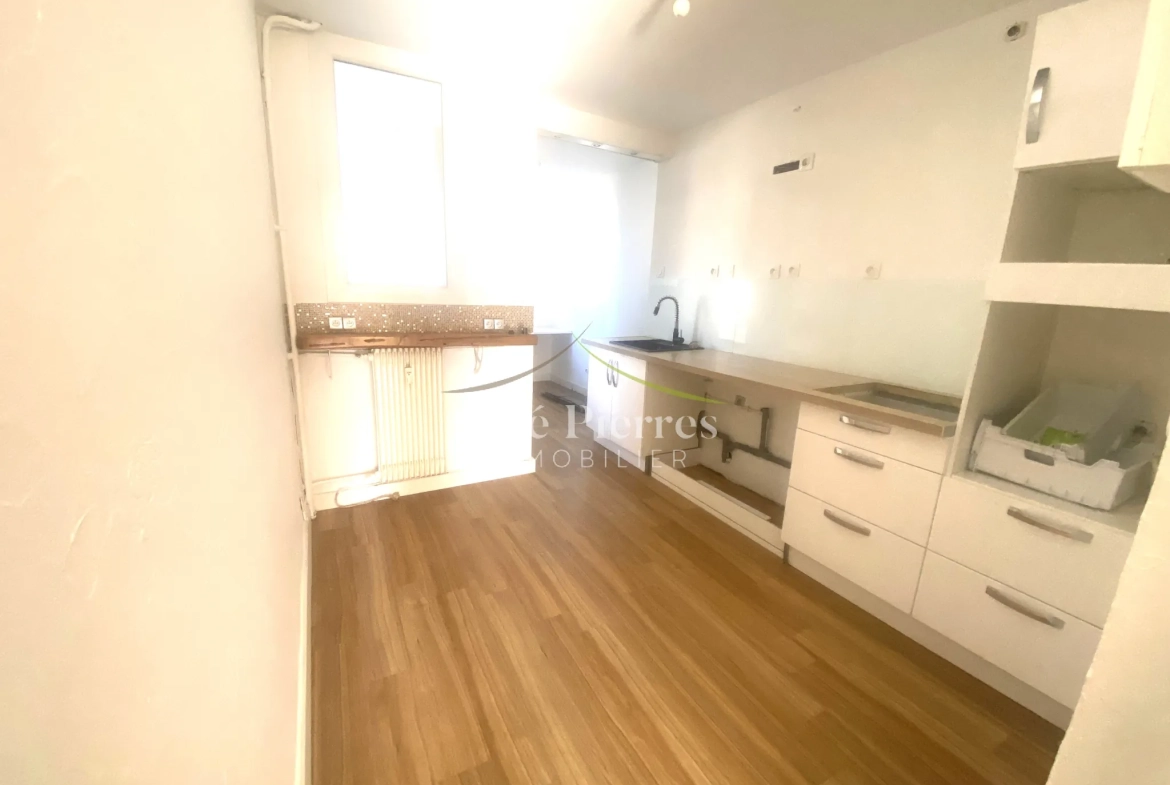 Appartement 4 pièces rénové à Nîmes - Jean Jaurès 