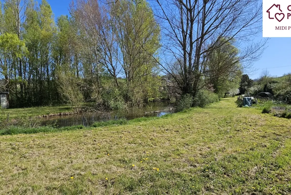 Atypique maison de 223 m² avec dépendances et terrain arboré à Ste Suzanne 