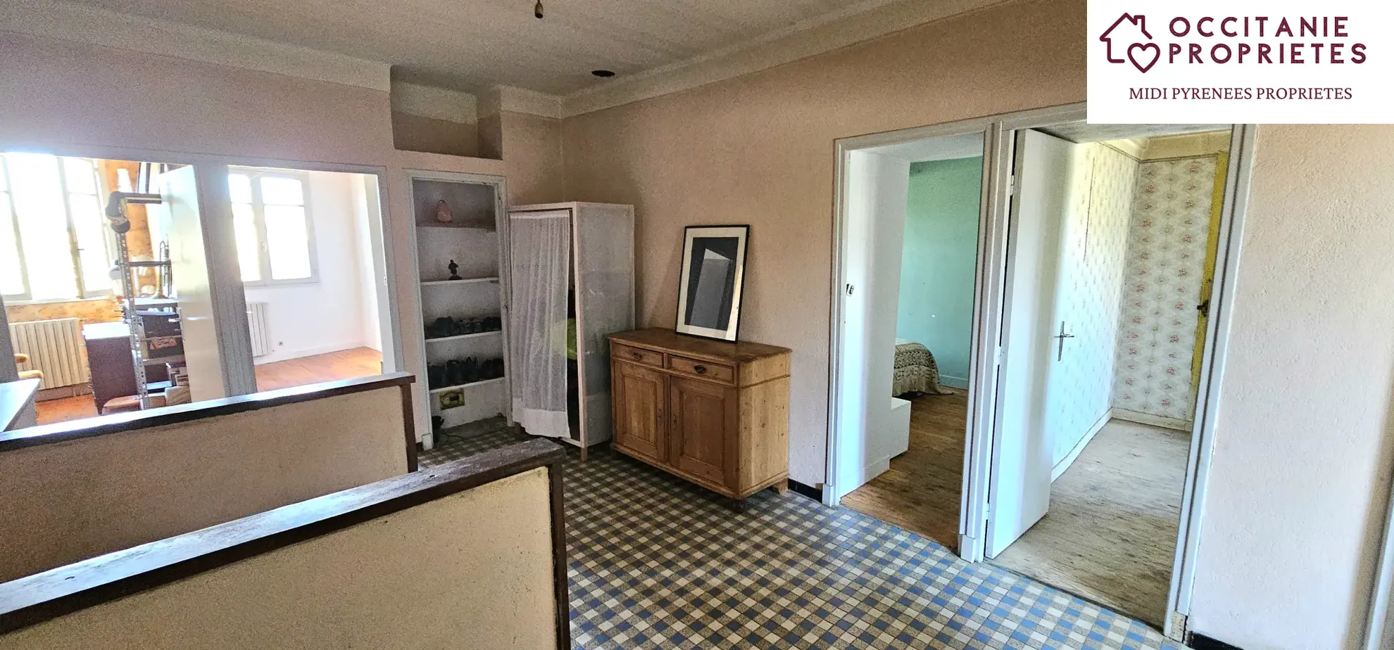 Atypique maison de 223 m² avec dépendances et terrain arboré à Ste Suzanne 