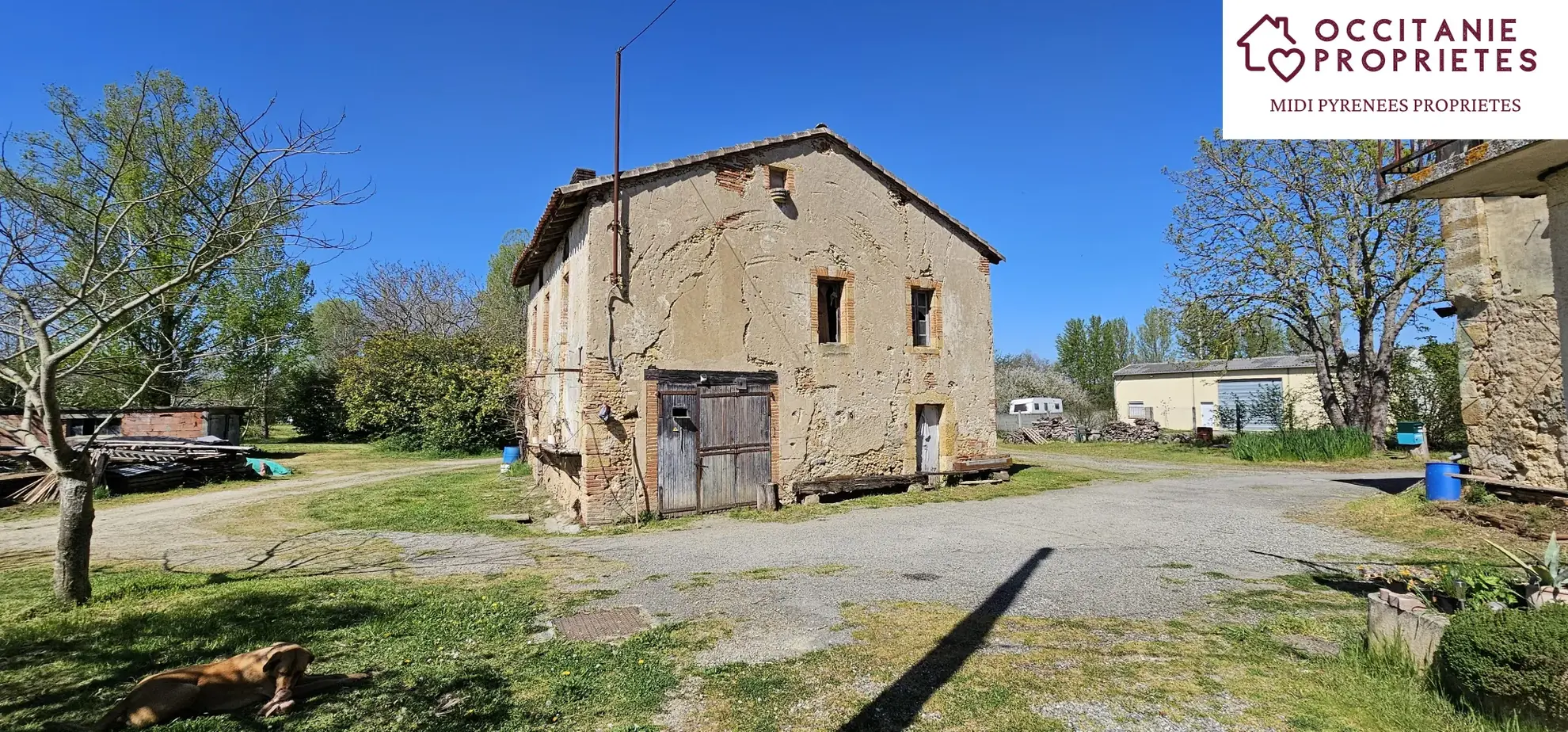 Atypique maison de 223 m² avec dépendances et terrain arboré à Ste Suzanne 