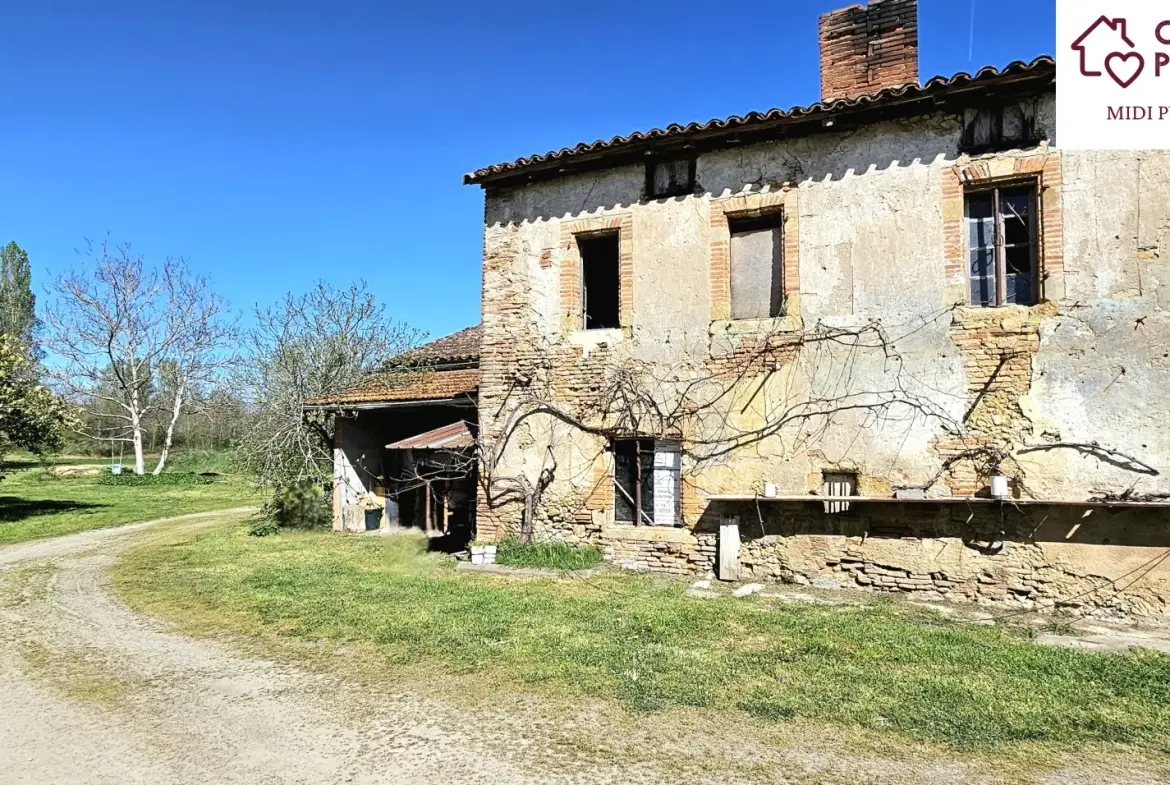 Atypique maison de 223 m² avec dépendances et terrain arboré à Ste Suzanne 