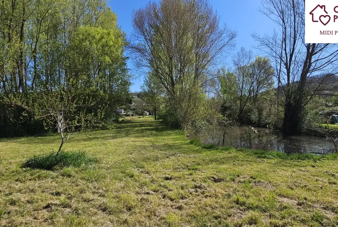 Atypique maison de 223 m² avec dépendances et terrain arboré à Ste Suzanne 