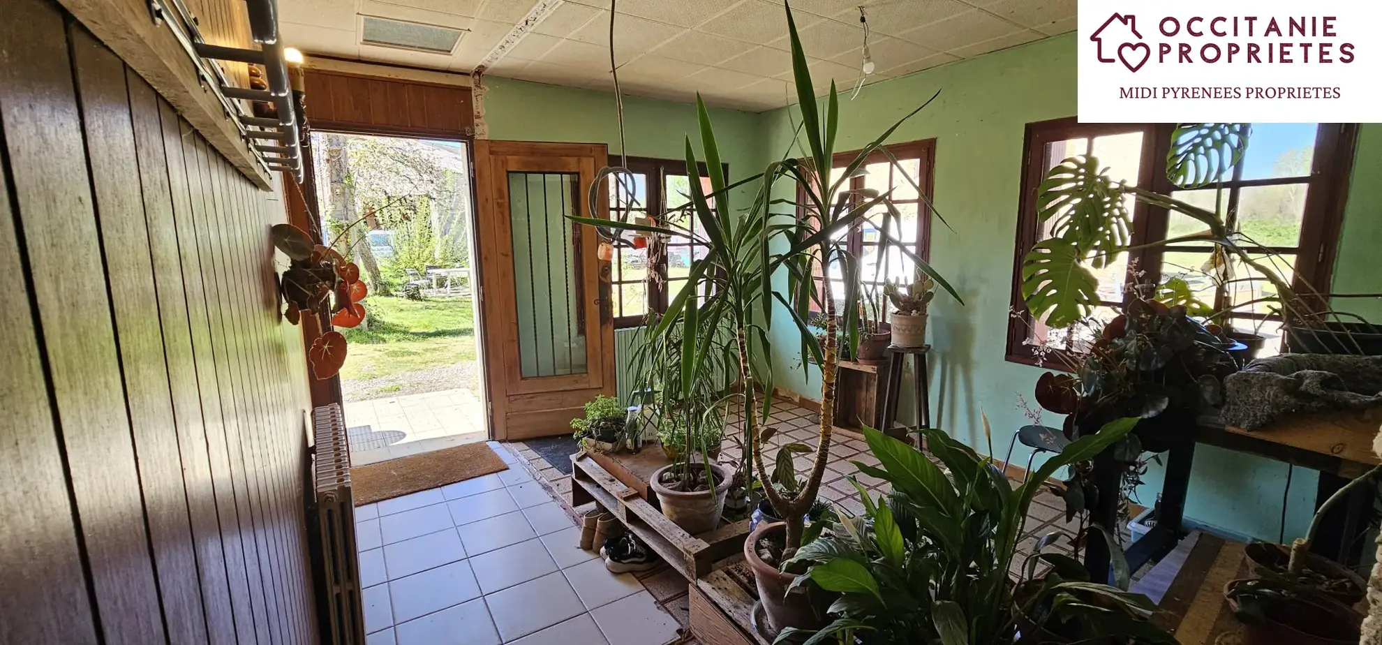 Atypique maison de 223 m² avec dépendances et terrain arboré à Ste Suzanne 