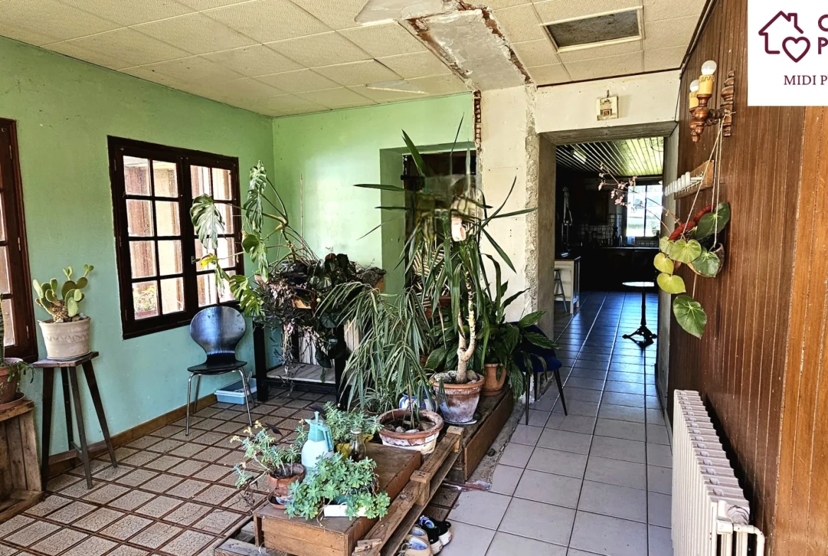 Atypique maison de 223 m² avec dépendances et terrain arboré à Ste Suzanne 