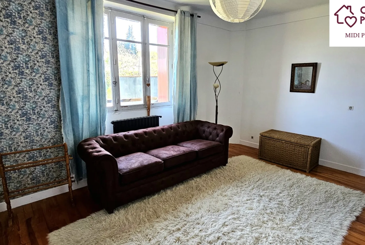 Atypique maison de 223 m² avec dépendances et terrain arboré à Ste Suzanne 