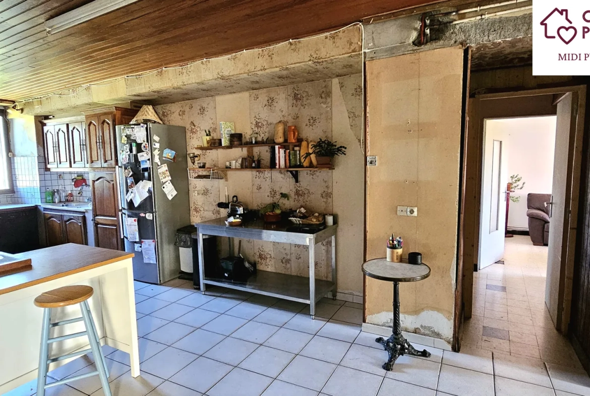 Atypique maison de 223 m² avec dépendances et terrain arboré à Ste Suzanne 