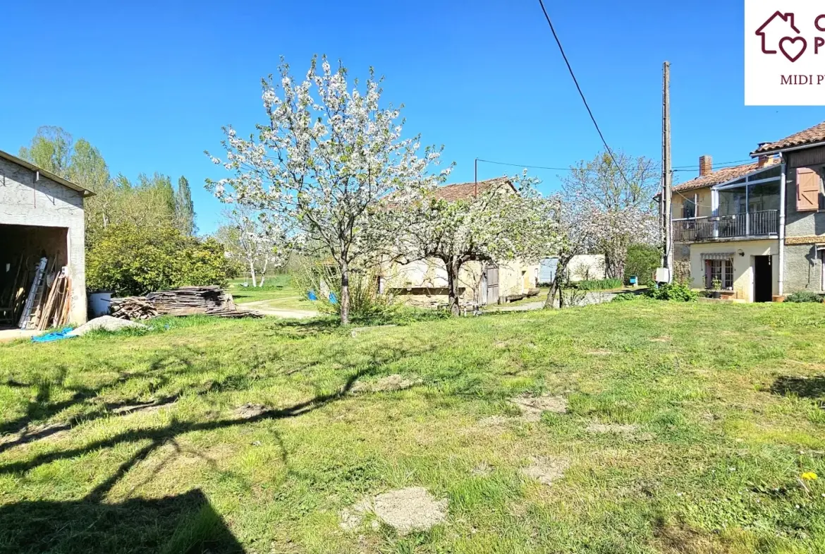 Atypique maison de 223 m² avec dépendances et terrain arboré à Ste Suzanne 