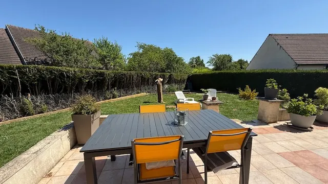 Maison familiale à Rantigny avec jardin et garage – 88 m² 