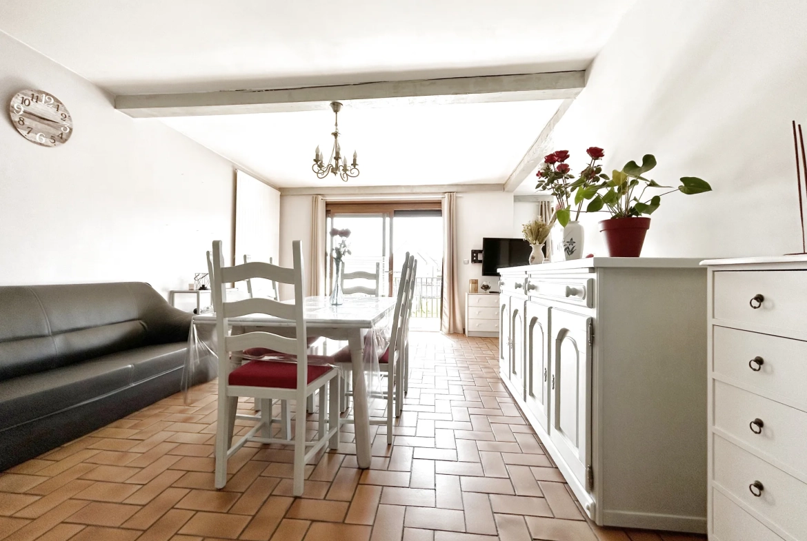 Maison individuelle à Henin Beaumont avec terrasse, 3 chambres et sous-sol spacieux 