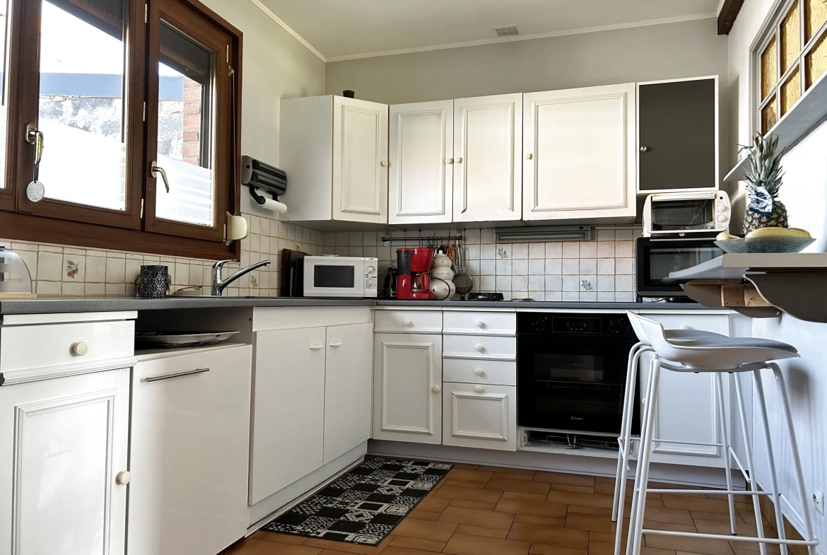 Maison individuelle à Henin Beaumont avec terrasse, 3 chambres et sous-sol spacieux 