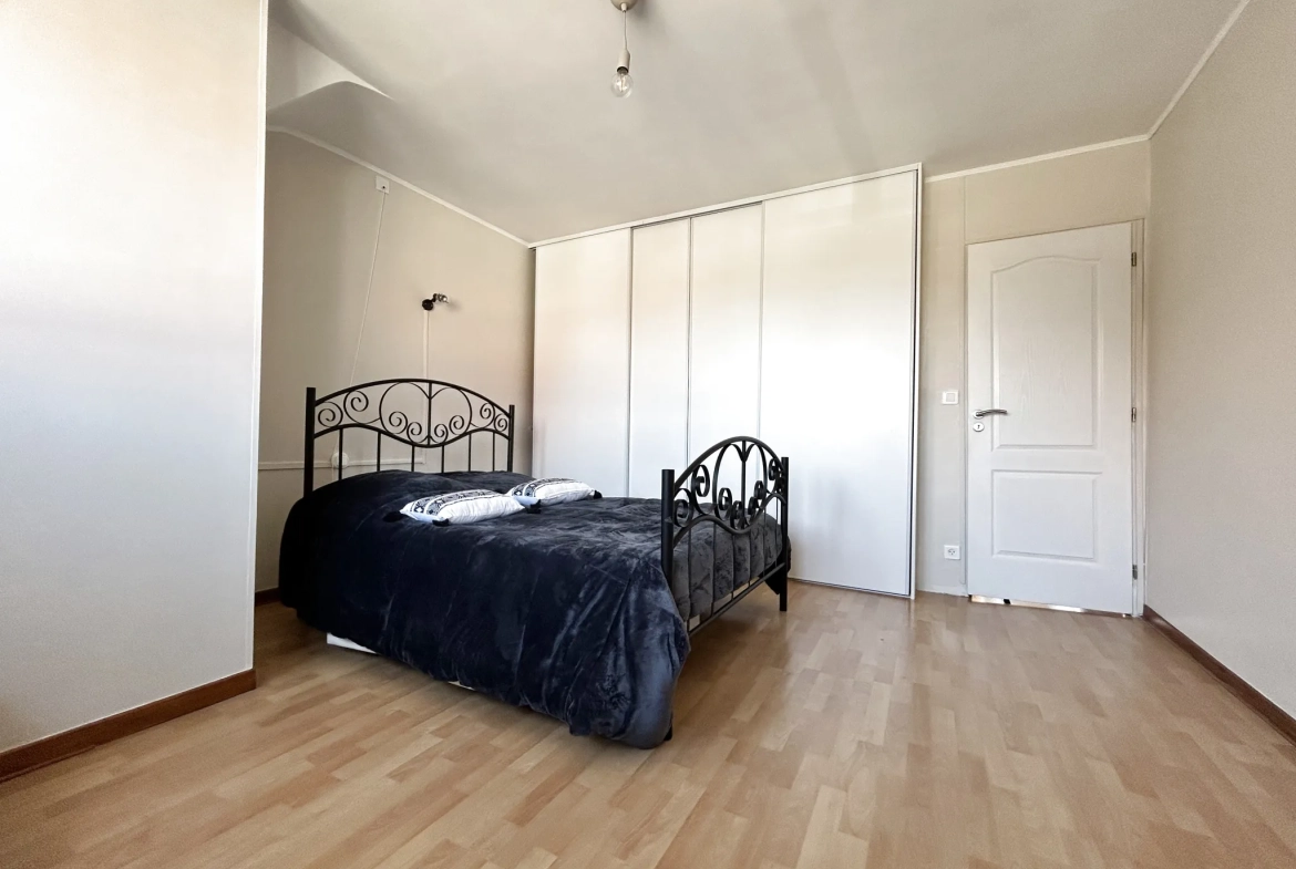 Maison individuelle à Henin Beaumont avec terrasse, 3 chambres et sous-sol spacieux 