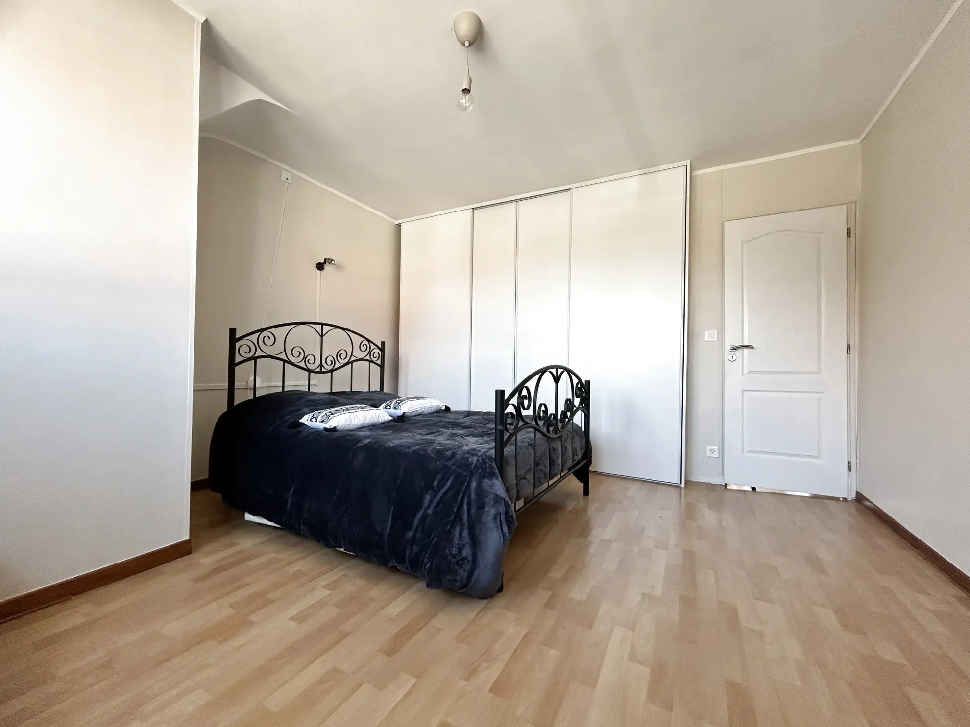 Maison individuelle à Henin Beaumont avec terrasse, 3 chambres et sous-sol spacieux 