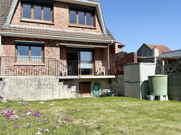 Maison individuelle à Henin Beaumont avec terrasse, 3 chambres et sous-sol spacieux