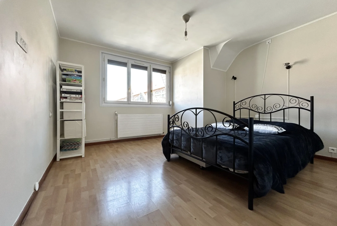 Maison individuelle à Henin Beaumont avec terrasse, 3 chambres et sous-sol spacieux 