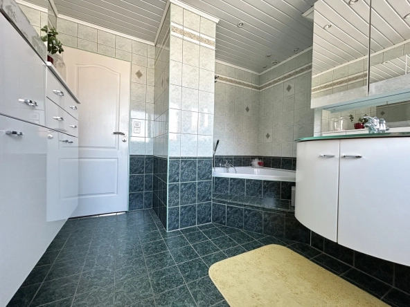 Maison individuelle à Henin Beaumont avec terrasse, 3 chambres et sous-sol spacieux 