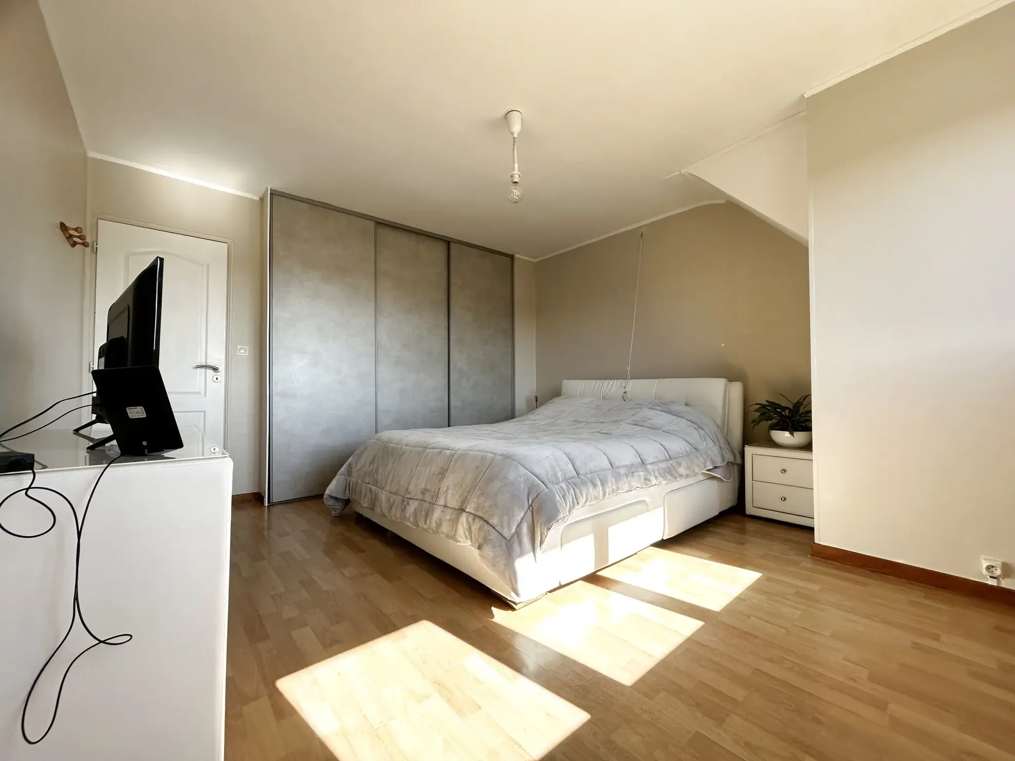 Maison individuelle à Henin Beaumont avec terrasse, 3 chambres et sous-sol spacieux 