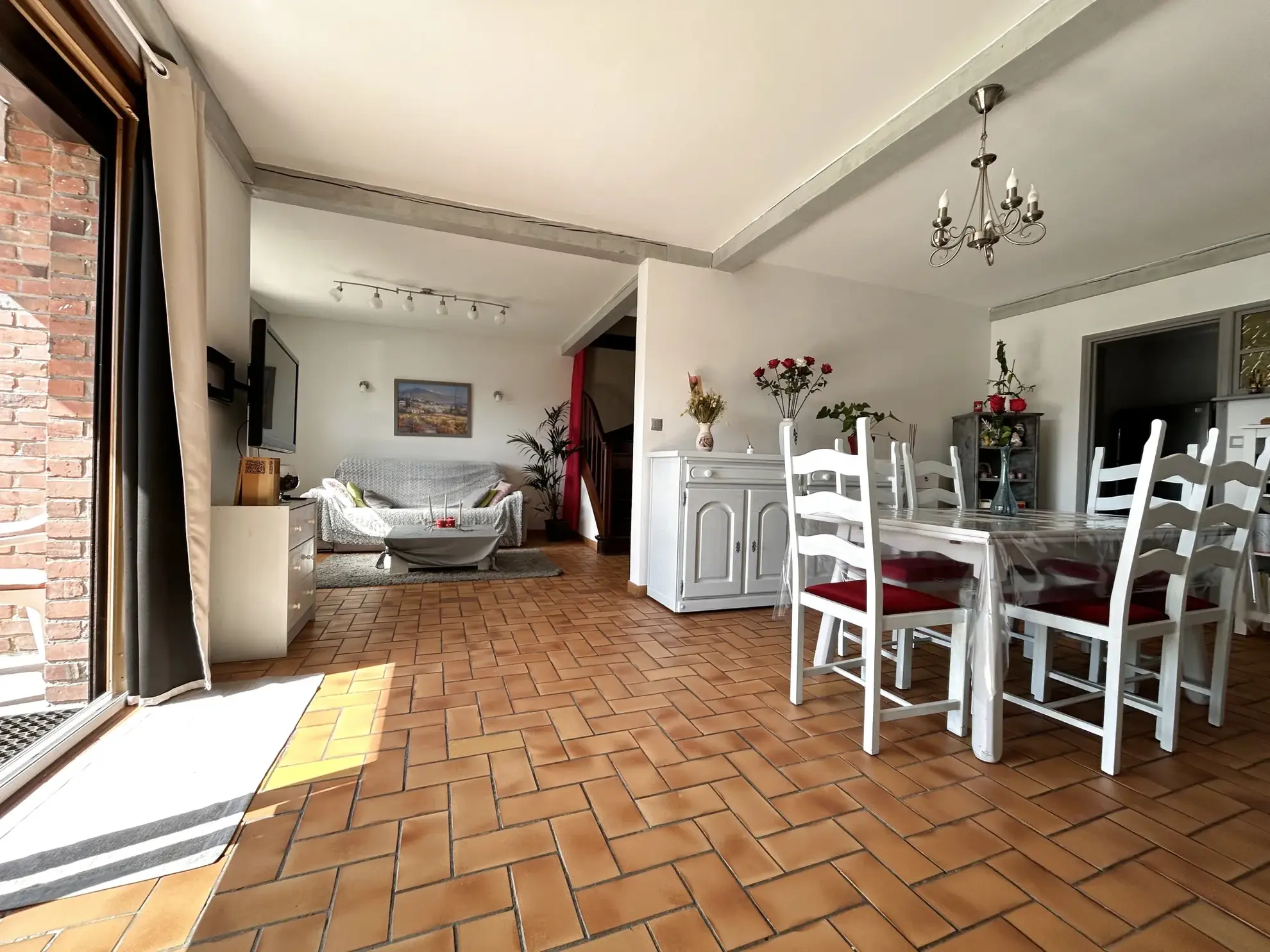 Maison individuelle à Henin Beaumont avec terrasse, 3 chambres et sous-sol spacieux 