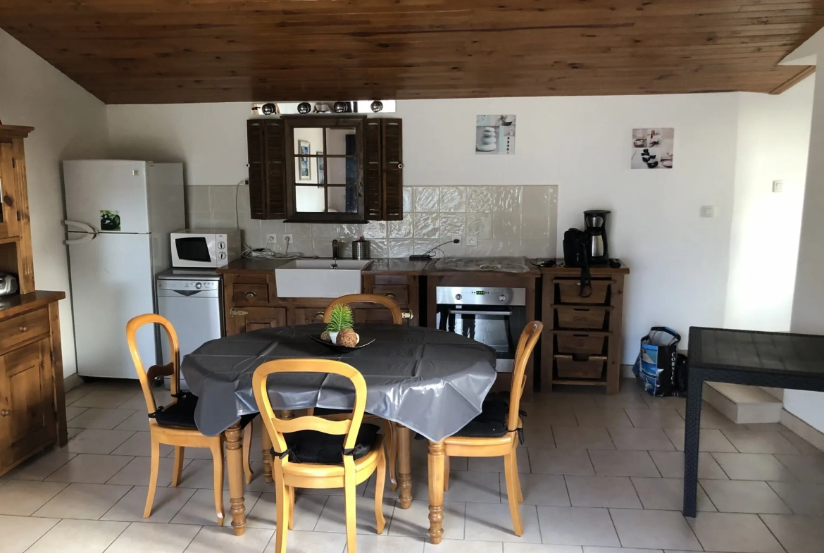 Charmant T2 avec vue mer, studio indépendant, parking et terrasse à Propriano 