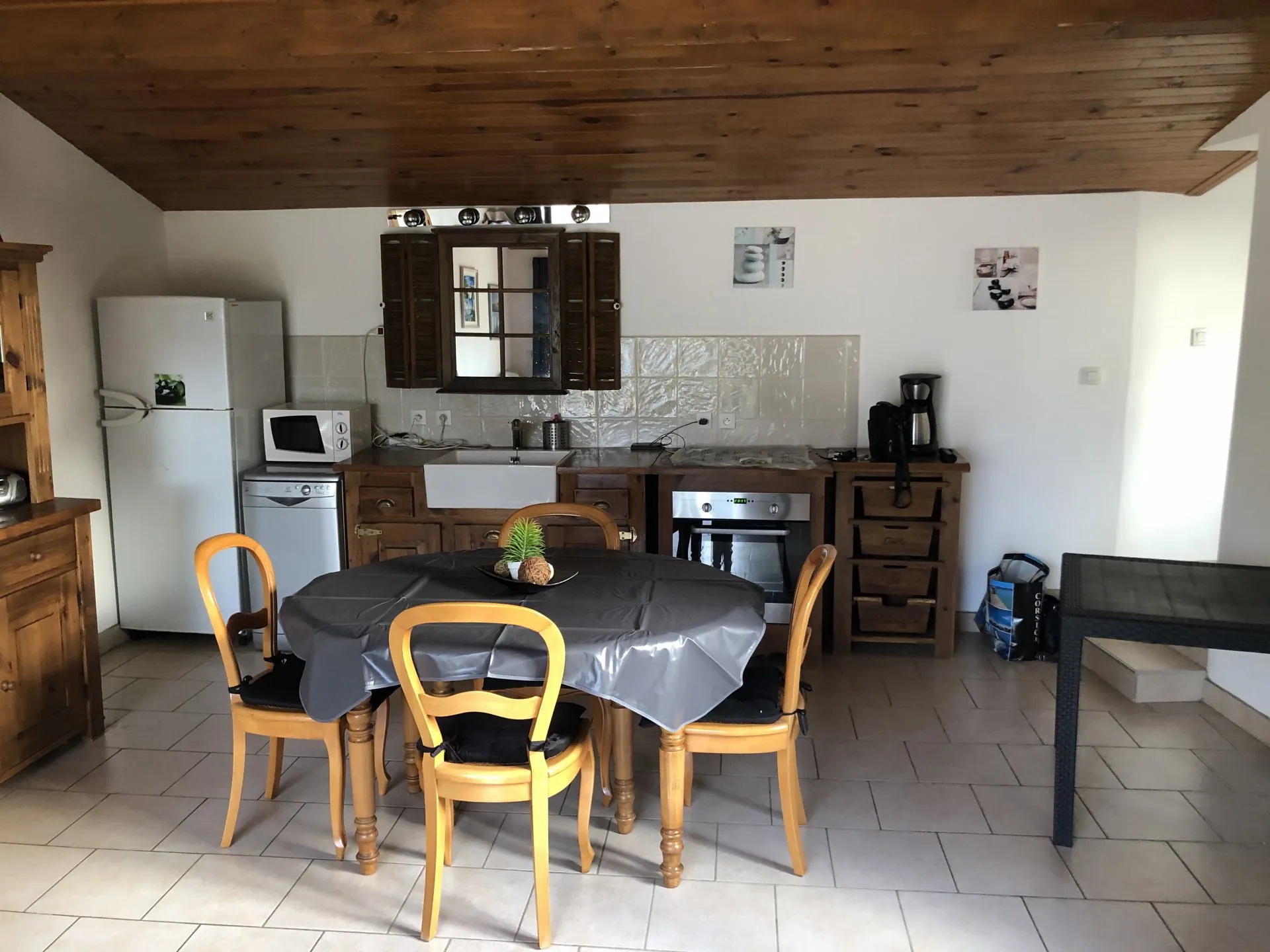 Charmant T2 avec vue mer, studio indépendant, parking et terrasse à Propriano 