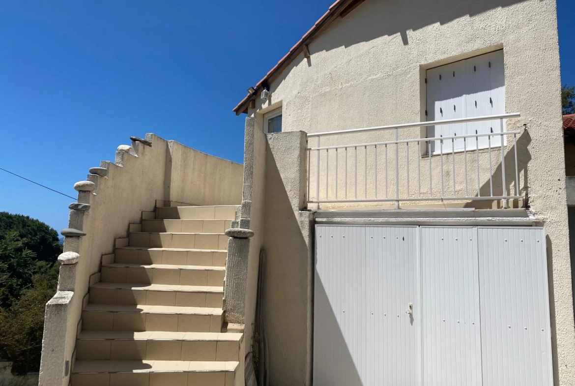 Charmant T2 avec vue mer, studio indépendant, parking et terrasse à Propriano 