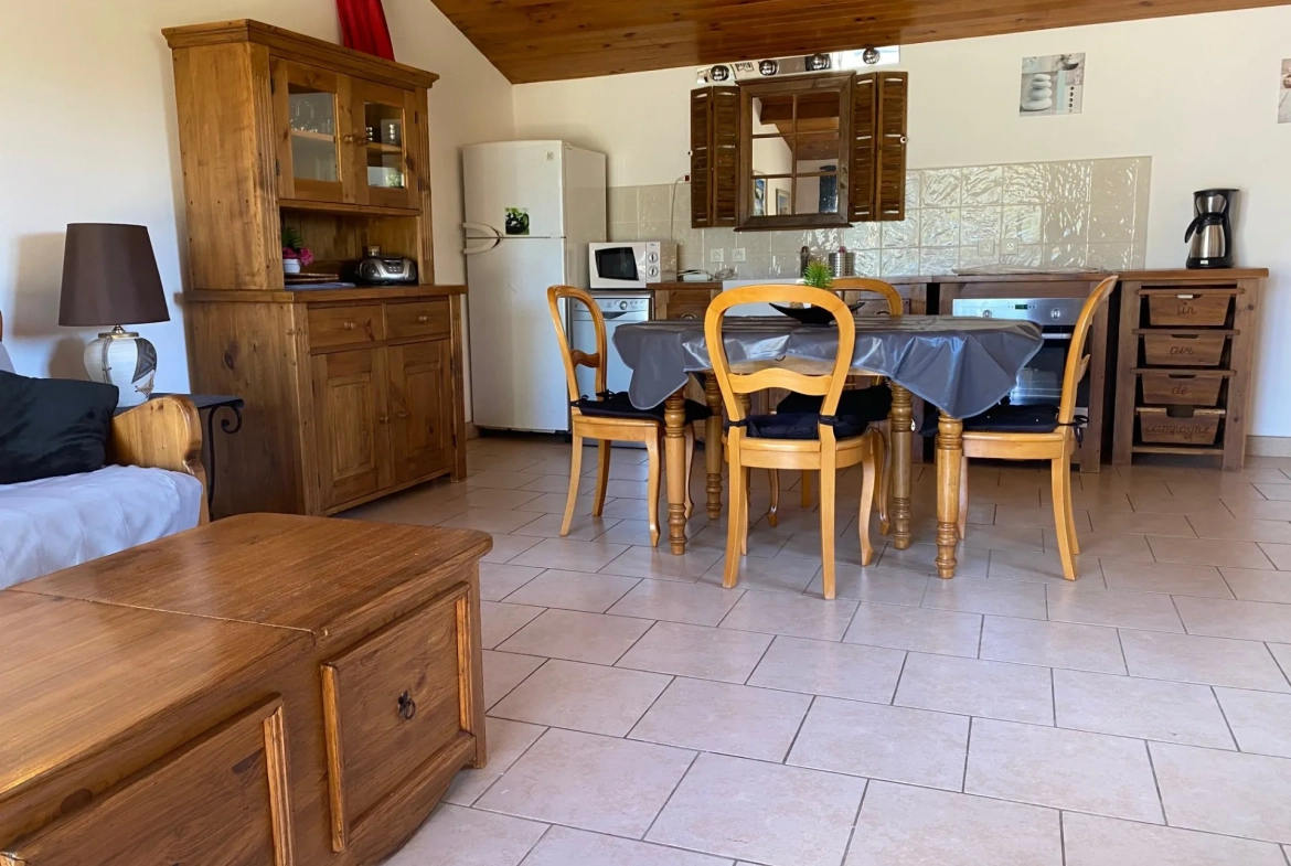 Charmant T2 avec vue mer, studio indépendant, parking et terrasse à Propriano 