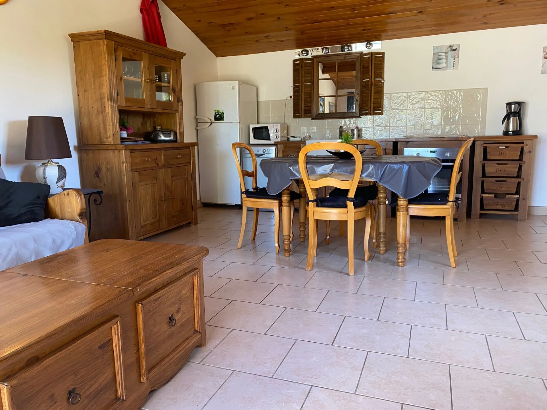 Charmant T2 avec vue mer, studio indépendant, parking et terrasse à Propriano 