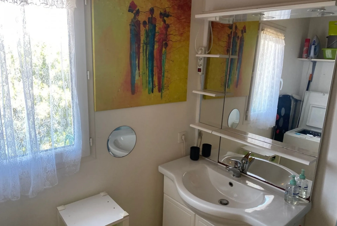 Charmant T2 avec vue mer, studio indépendant, parking et terrasse à Propriano 