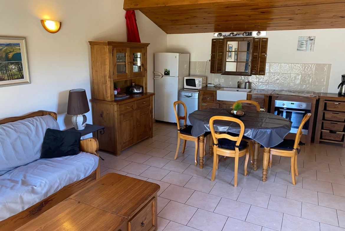 Charmant T2 avec vue mer, studio indépendant, parking et terrasse à Propriano 