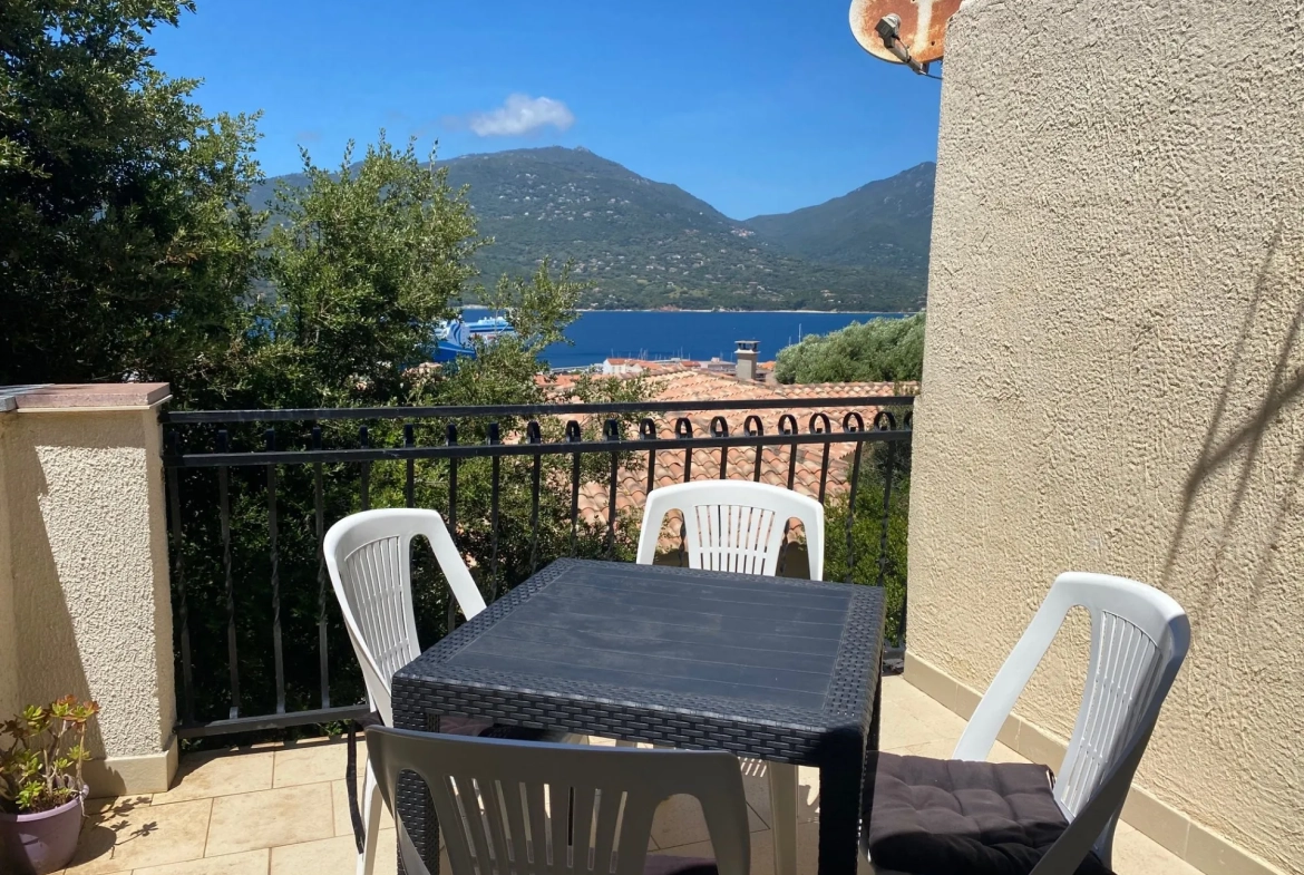 Charmant T2 avec vue mer, studio indépendant, parking et terrasse à Propriano 