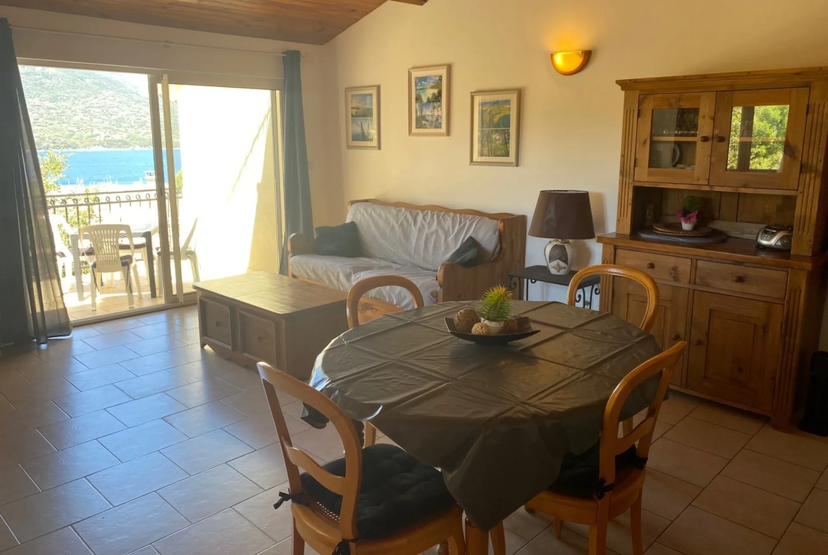 Charmant T2 avec vue mer, studio indépendant, parking et terrasse à Propriano 