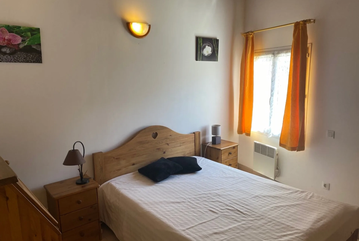 Charmant T2 avec vue mer, studio indépendant, parking et terrasse à Propriano 