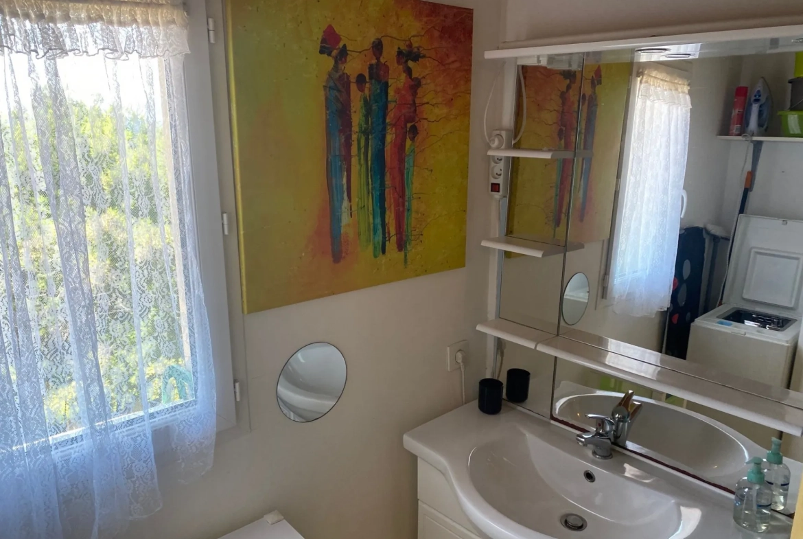 Charmant T2 avec vue mer, studio indépendant, parking et terrasse à Propriano 