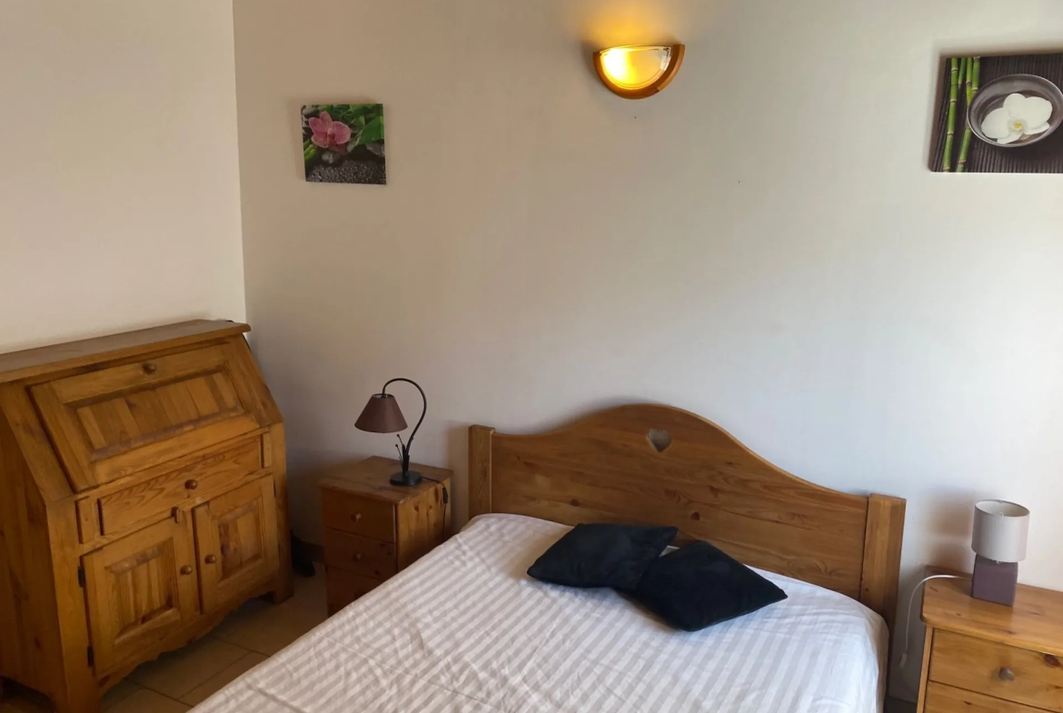 Charmant T2 avec vue mer, studio indépendant, parking et terrasse à Propriano 