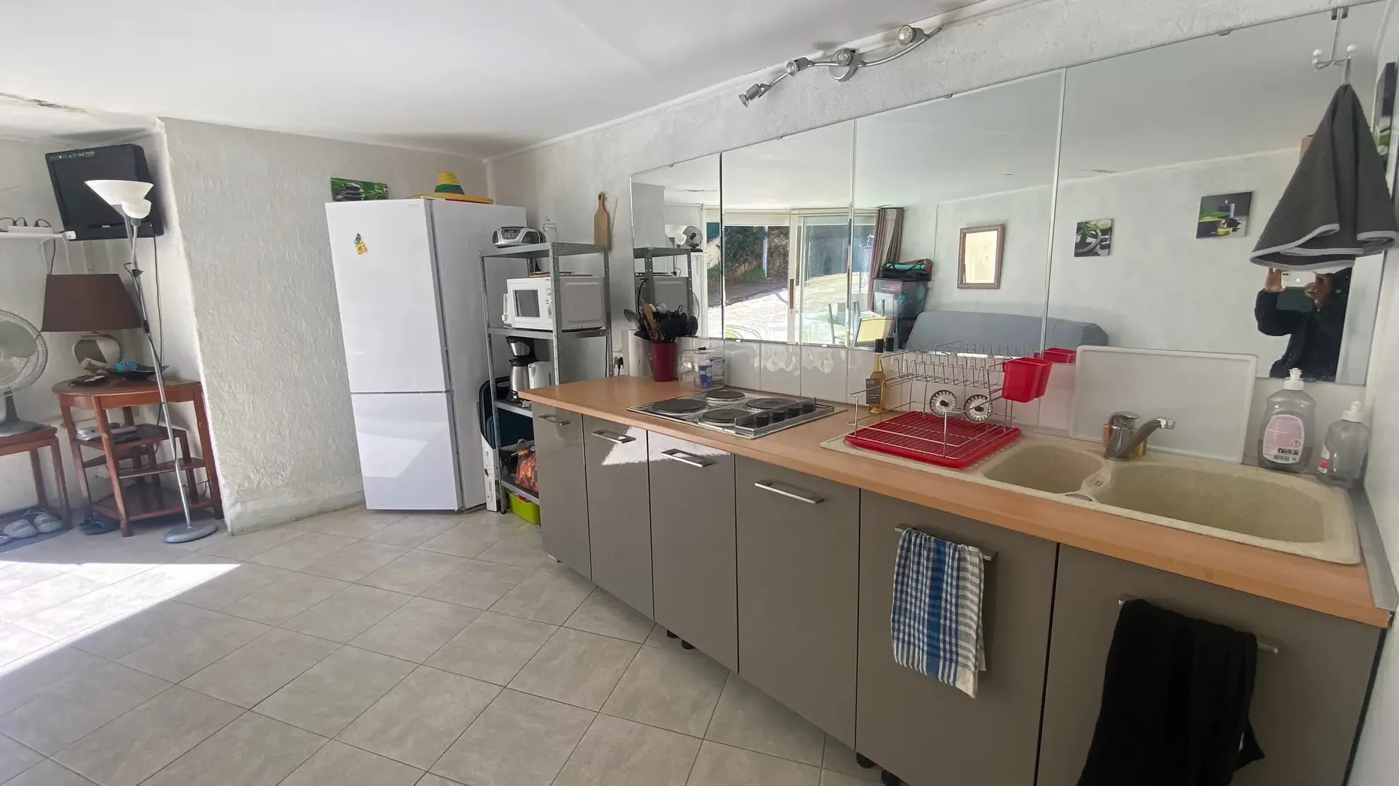 Charmant T2 avec vue mer, studio indépendant, parking et terrasse à Propriano 